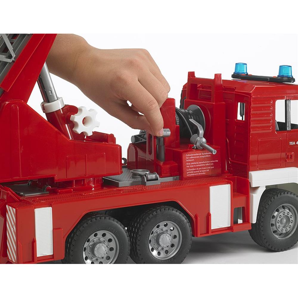 Bruder 02771 - MAN TGA Feuerwehr mit Drehleiter, Wasserpumpe und Light & Sound Modul