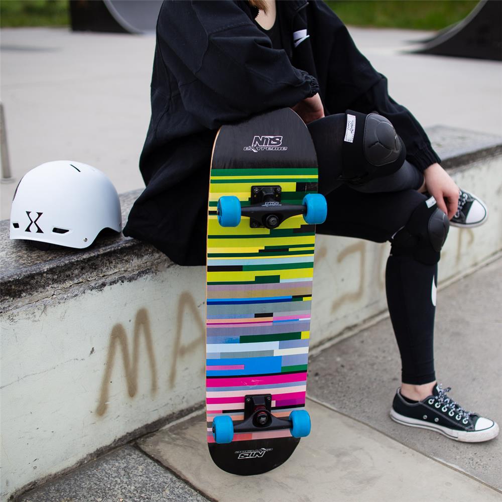 NILS EXTREME CR3108SA Skateboard, 78 cm Ahorn Deck, ABEC-7 PU Rollen, Design Error