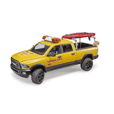 Bruder 02506 - RAM 2500 Power Wagon Life Guard mit Figur, Stand Up Paddle und Light & Sound Modul