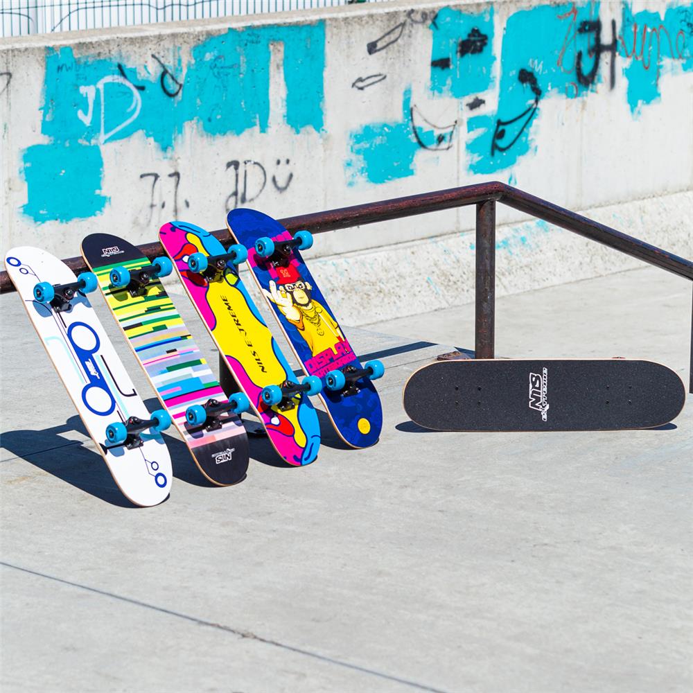 NILS EXTREME CR3108SA Skateboard, 78 cm Ahorn Deck, ABEC-7 PU Rollen, Design Error