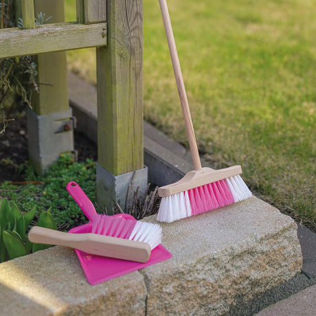 goki Kinderbesen Set 3-teilig, pink, Besen Kehrschaufel Handfeger Holz